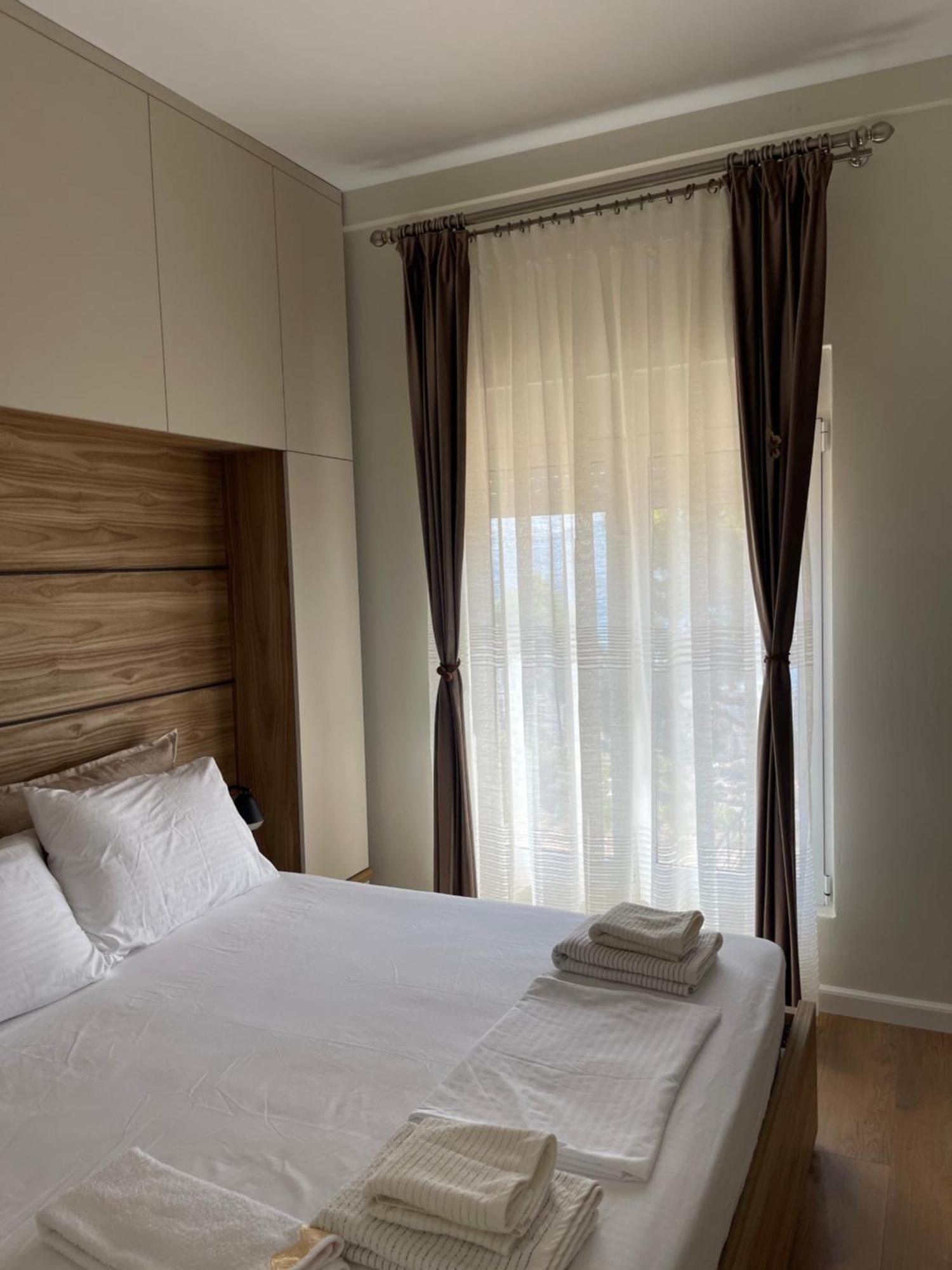 Queen Bed With The View!